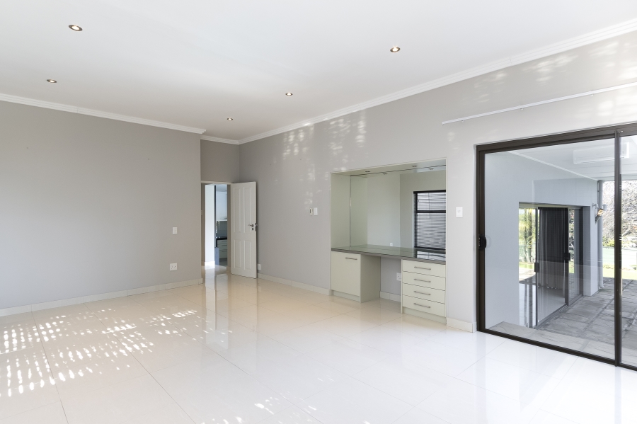 To Let 4 Bedroom Property for Rent in Helderberg Estate Western Cape
